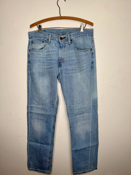 00s LEVI'S 505 MEDIUM WASH (31x34)