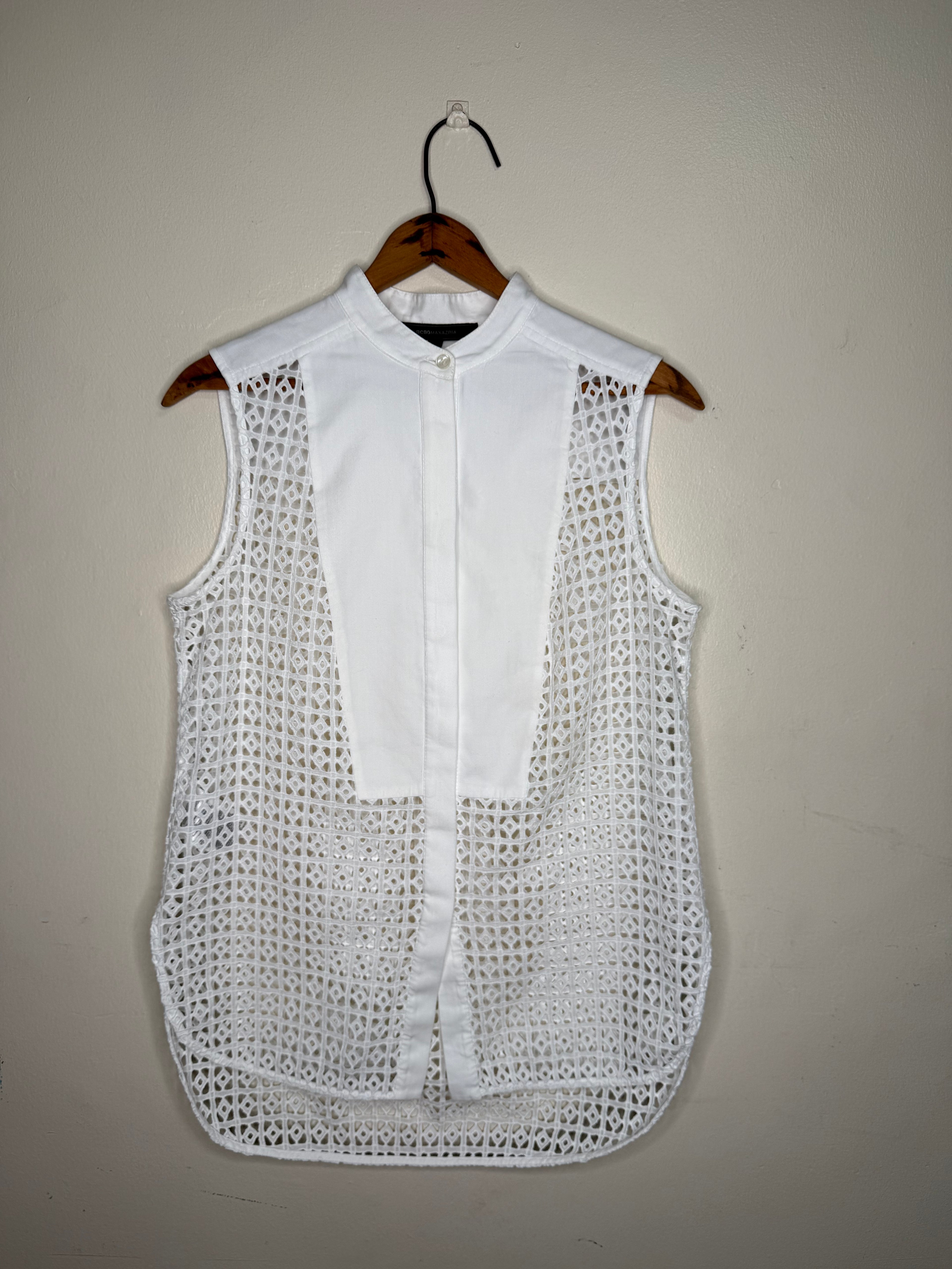 WHITE SLEEVELESS EYELET TOP