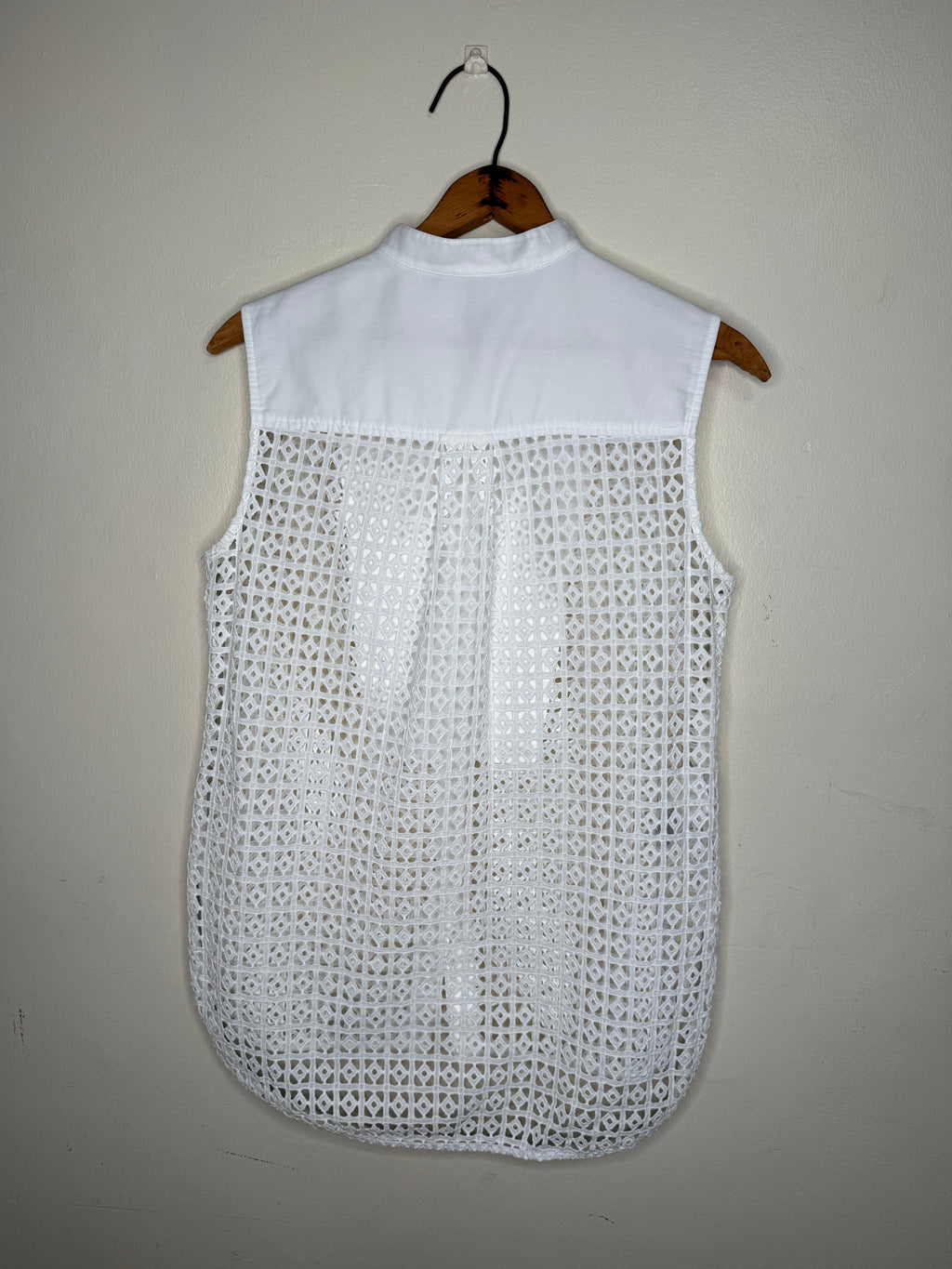 WHITE SLEEVELESS EYELET TOP
