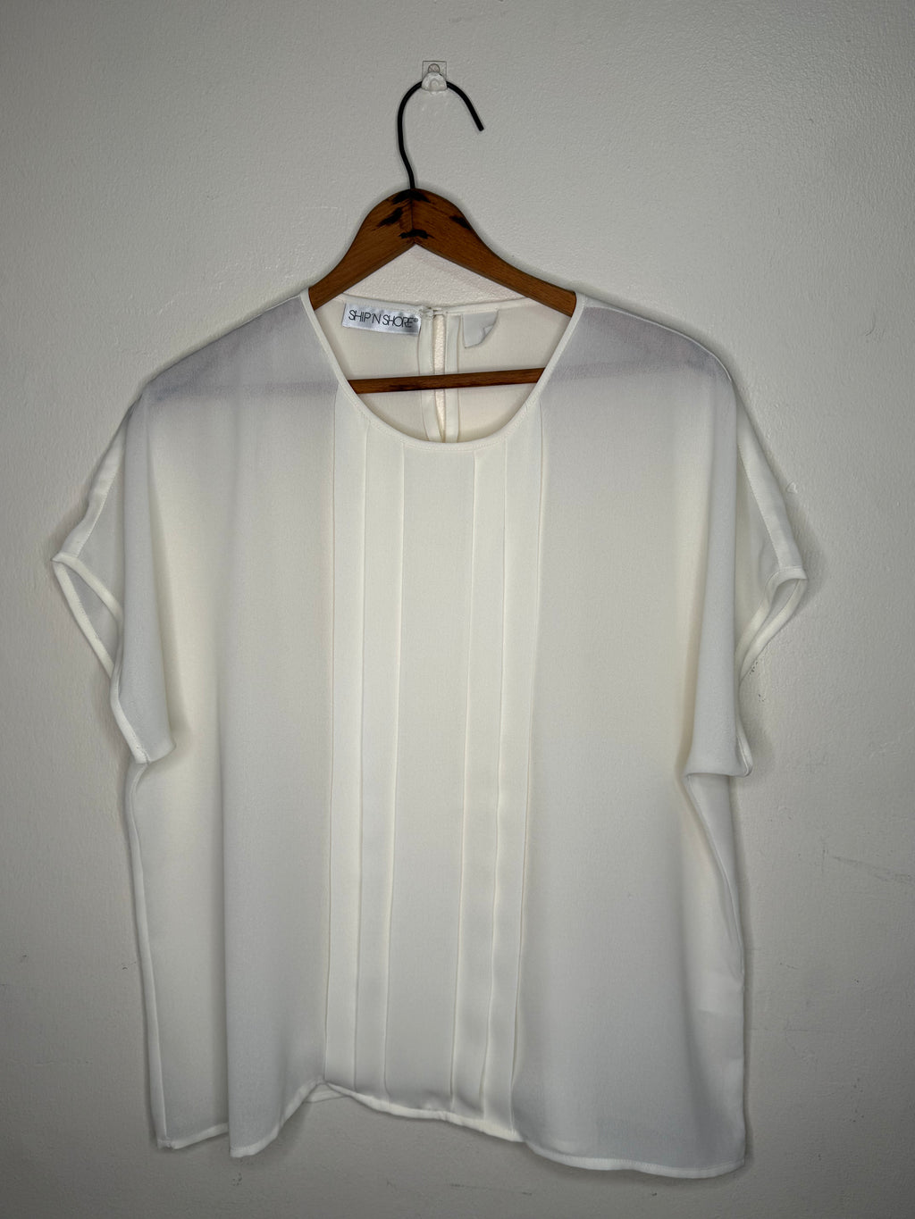 PLEATED CAP SLEEVE BLOUSE