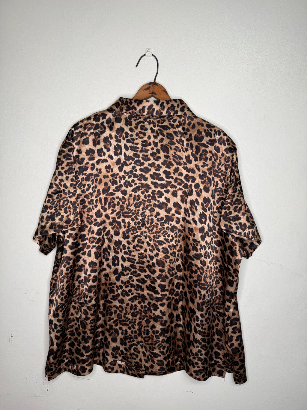 LEOPARD PRINT BUTTON DOWN