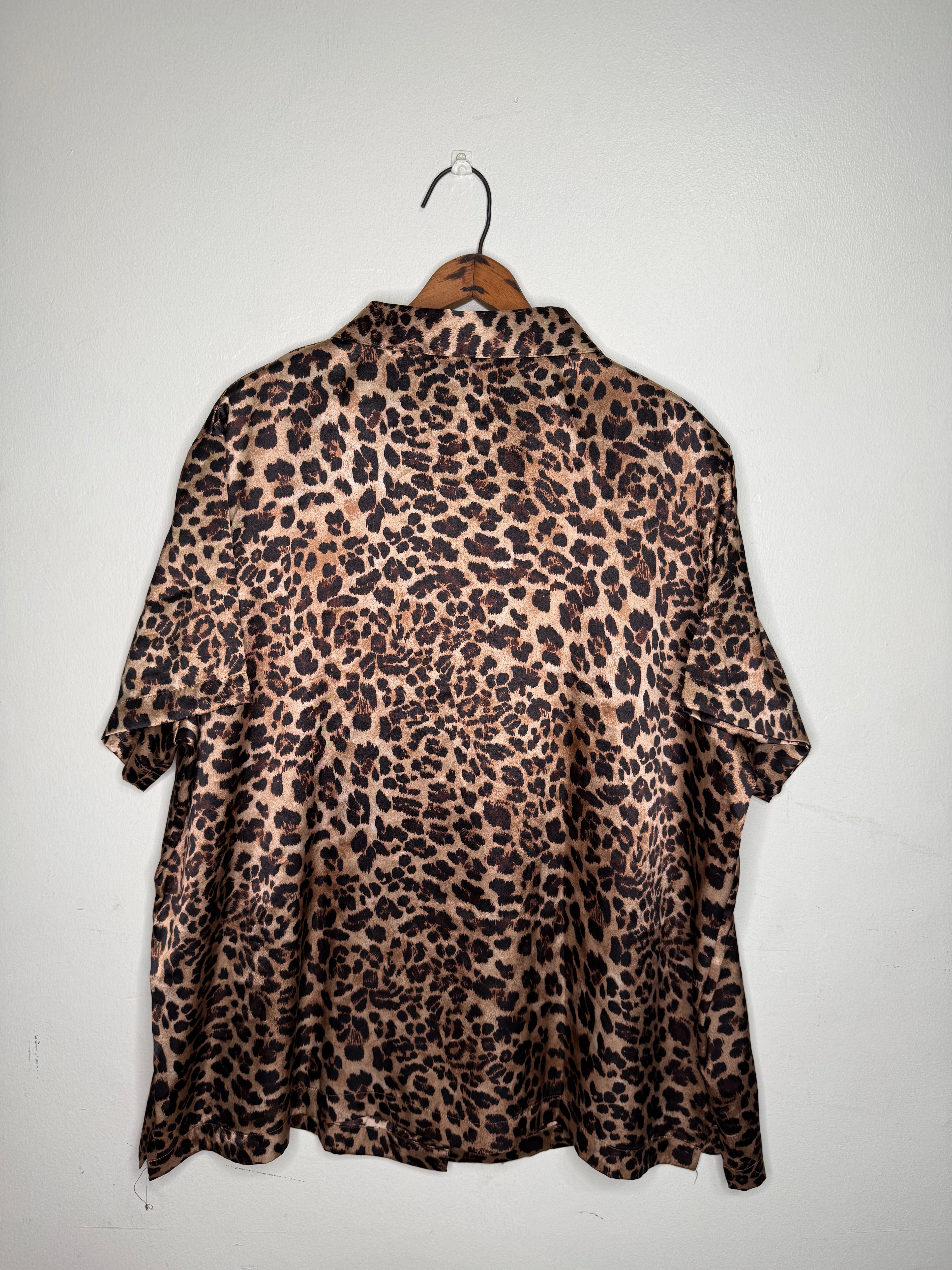 LEOPARD PRINT BUTTON DOWN