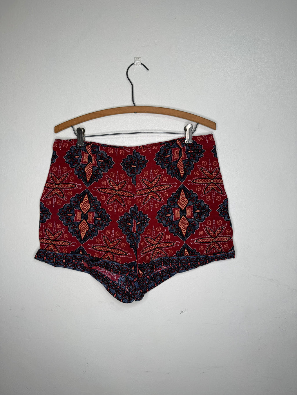 KALEIDOSCOPE PATTERNED SHORTS