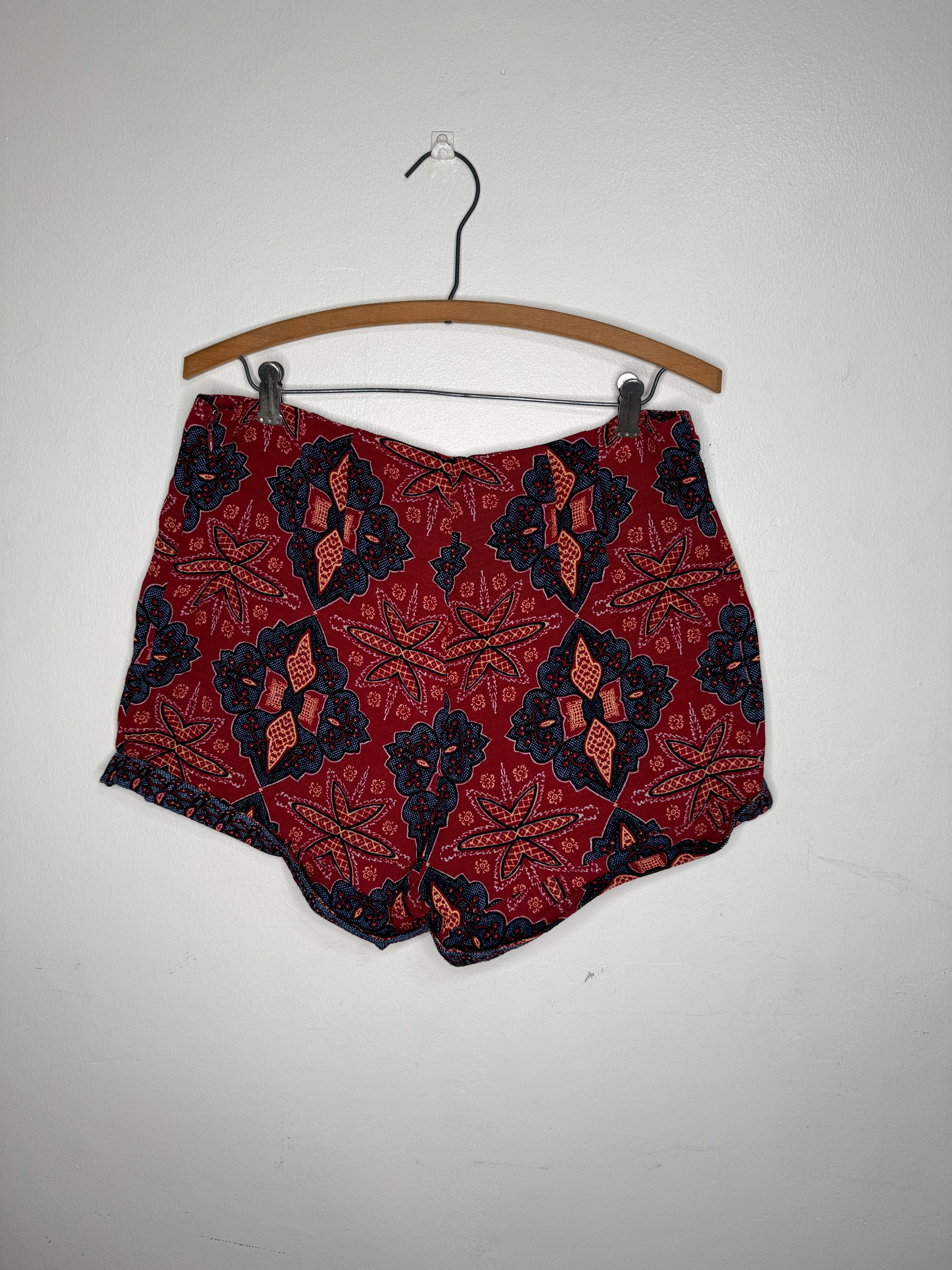 KALEIDOSCOPE PATTERNED SHORTS